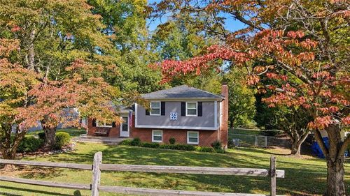 1823 Bantry Trl, Kernersville, NC, 27284-4305 | Card Image