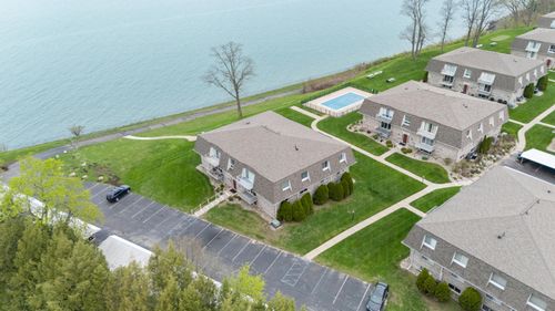 g12-3622 Lakeshore Dr, Saint Joseph, MI, 49085-2950 | Card Image