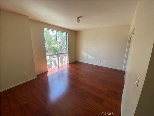 unit-210-7551 Jordan Ave, Canoga Park, CA, 91303-3358 | Card Image
