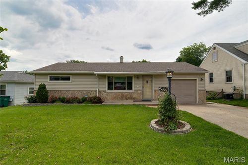 422 Barron Ln, Webster Groves, MO, 63119-1522 | Card Image