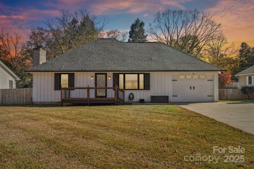 2004 Sunrise Cir, Lexington, NC, 27295-8521 | Card Image
