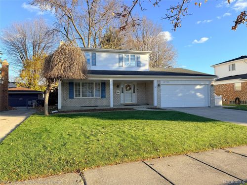 40552 Lizabeth Dr, Sterling Heights, MI, 48313-4036 | Card Image