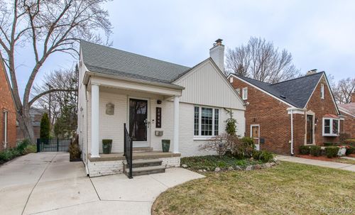 10846 Hart Ave, Huntington Woods, MI, 48070-1155 | Card Image