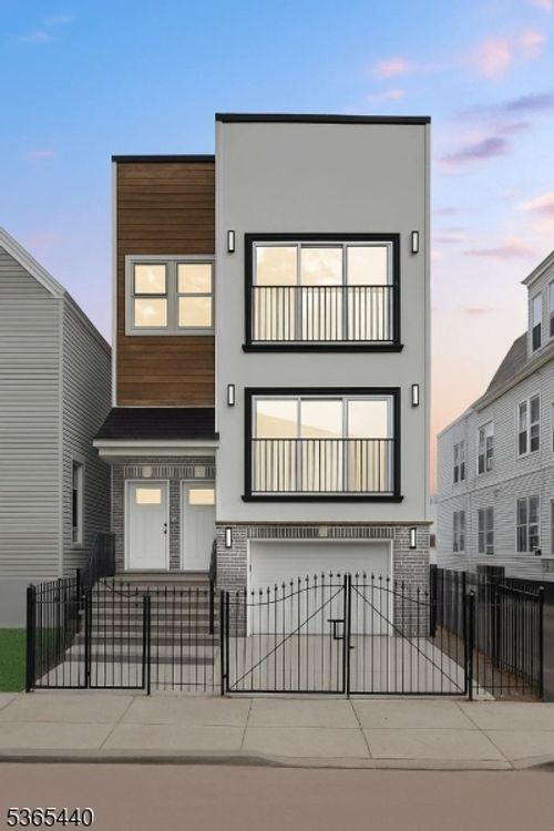 30 Fabyan Pl, Newark, NJ, 07108-1026 | Card Image