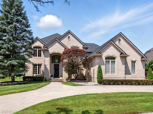 55397 Apple Ln, Shelby Township, MI, 48316-5348 | Card Image