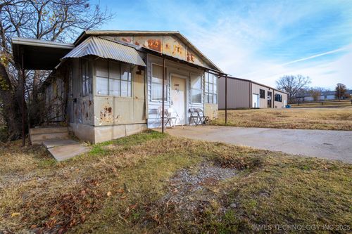501 E Broadway St, Drumright, OK, 74030-3809 | Card Image