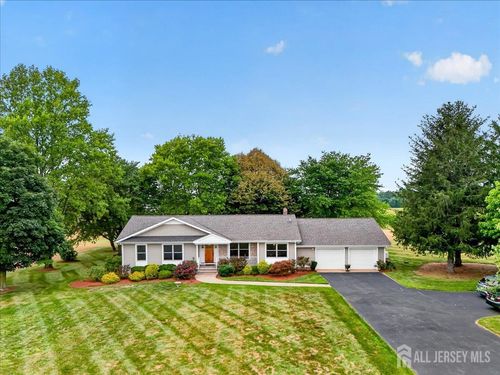 70 John White Rd, Cranbury, NJ, 08512-2800 | Card Image