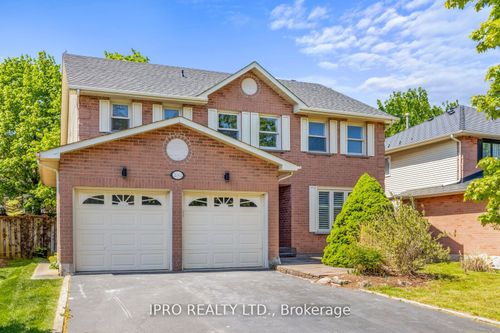 2062 Trillium Crt, Burlington, ON, L7M2S6 | Card Image