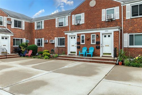h-71 260th St, Glen Oaks, NY, 11004-1151 | Card Image