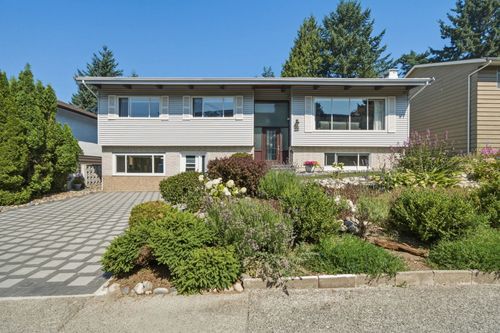 39 Mott Cres, New Westminster, BC, V3L4L8 | Card Image