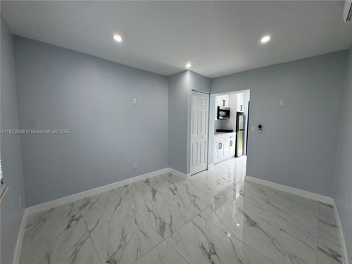 e-16440 Ne 10th Ave, North Miami Beach, FL, 33162-3710 | Card Image