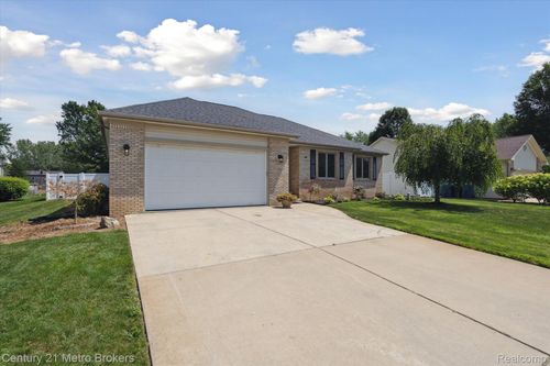 1504 Eden Gardens Dr, Fenton, MI, 48430-9615 | Card Image