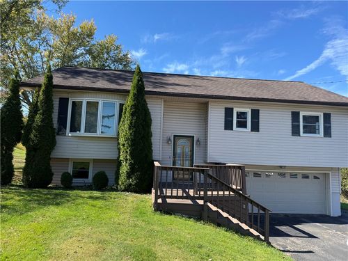 3595 Parti Dr, Cortland, NY, 13045-8828 | Card Image