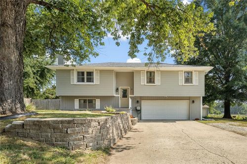 9 Oriole Dr, Agency, MO, 64401-9108 | Card Image