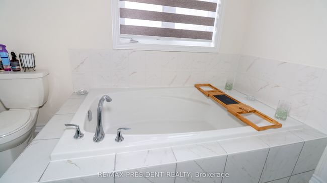 2214 Lozenby St, House other with 3 bedrooms, 3 bathrooms and 2 parking in Innisfil ON | Image 32