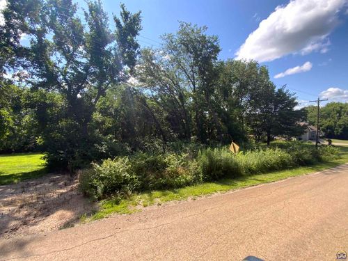 between-6357-and-6399-rock-6373 Rock Creek Dr, Ozawkie, KS, 66070 | Card Image
