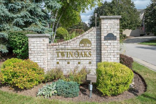 8629 S Country Club Drive, Franklin, WI, 53132 | Card Image
