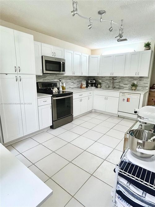 apt-202-8791 Holly Ct, Tamarac, FL, 33321-2038 | Card Image