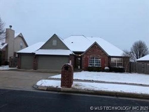 9905 118th East Ave, Owasso, OK, 74055-4392 | Card Image