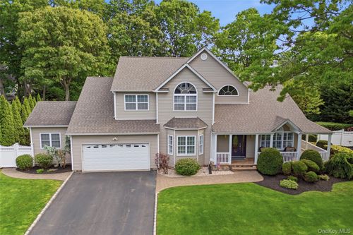 10 Cayla Ln, Port Jefferson Station, NY, 11776-4257 | Card Image