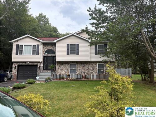 412 Scotch Pine Dr, Pocono Summit, PA, 18346-7635 | Card Image