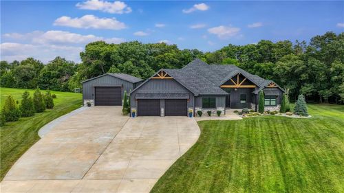 15562 Lexi Ln, Bonner Springs, KS, 66012-7725 | Card Image