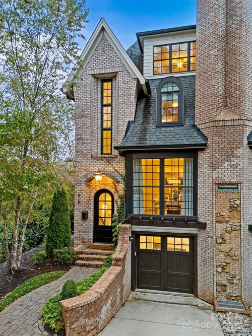 818 Ideal Way, Charlotte, NC, 28203-5931 | Card Image