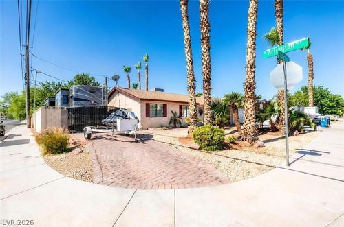 4985 Arizona Ave, Las Vegas, NV, 89104-5732 | Card Image