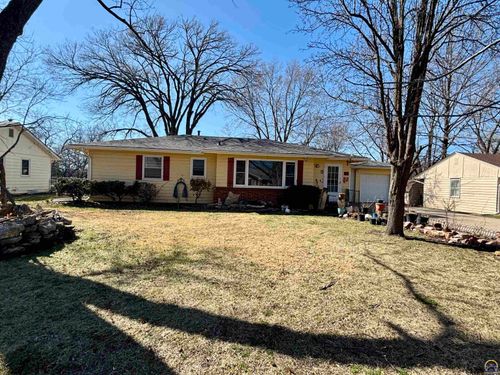 927 Whildin St, Emporia, KS, 66801-3464 | Card Image