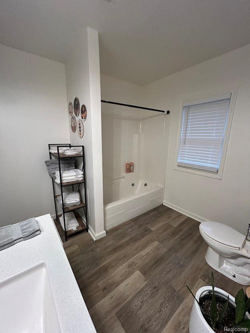 591 E Mansfield Ave, Pontiac, MI, 48340-2943 | Card Image