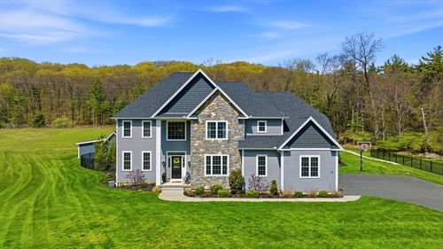10 Fitch Farm Way, Southampton, MA, 01073-9221 | Card Image