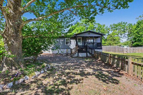 2007 Hester St, Pascagoula, MS, 39581-3026 | Card Image