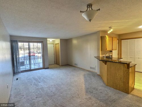 4075 Wilshire Cir, Shoreview, MN, 55126-2986 | Card Image