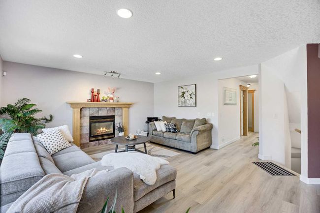 90 Simcoe Crescent Sw, Home with 5 bedrooms, 3 bathrooms and 6 parking in Calgary AB | Image 14