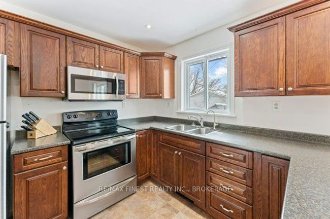 34 Centre St, House other with 4 bedrooms, 2 bathrooms and 3 parking in Newburgh ON | Image 7