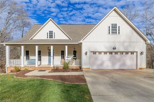 650 Beaver Lodge Cir, Reidsville, NC, 27320-8175 | Card Image