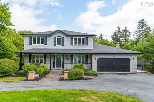 58 Lakefront Dr, House with 5 bedrooms, 4 bathrooms and 2 parking in Hammonds Plains NS | Card Image