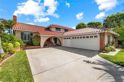 6871 Auburn Dr, Huntington Beach, CA, 92647-4066 | Card Image