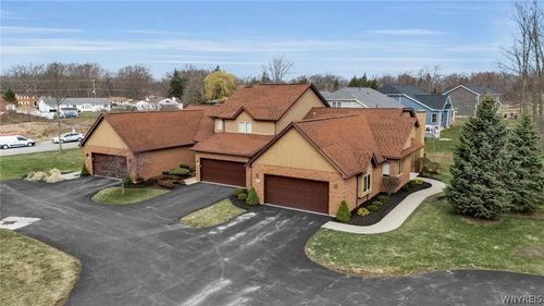 809 Carriage Ln, Lewiston, NY, 14092-2072 | Card Image