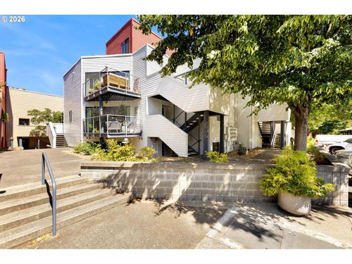j18-920 Nw Naito Pkwy, Portland, OR, 97209-3743 | Card Image