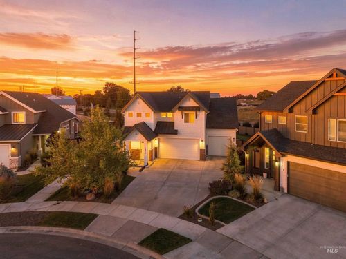 6874 W Los Flores Dr, Meridian, ID, 83646-7605 | Card Image
