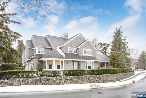 122 Brewster Rd, Wyckoff, NJ, 07481-2155 | Card Image
