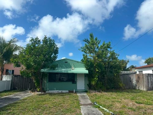 2339 Mckinley St, Hollywood, FL, 33020-3056 | Card Image