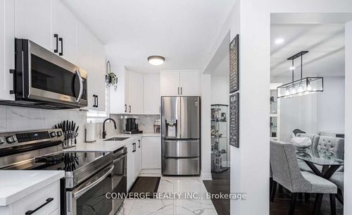 39 Greenwood Cres, Brampton, ON, L6S1T2 | Card Image