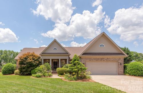 7032 Kidwelly Ln, Matthews, NC, 28104-0615 | Card Image