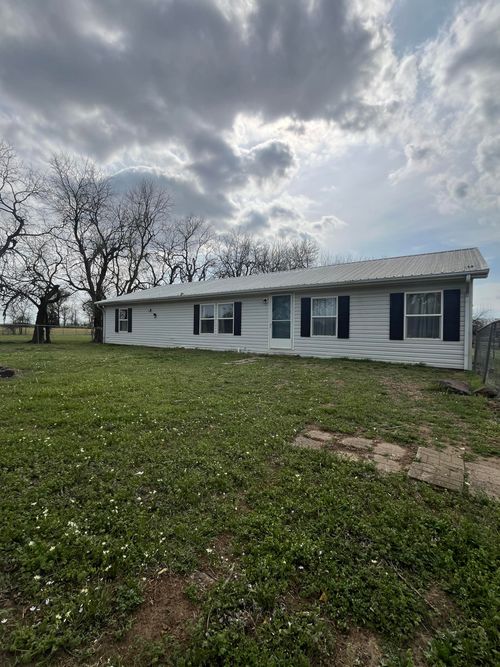 3325 Sw Center Rd, Columbus, KS, 66725-9118 | Card Image