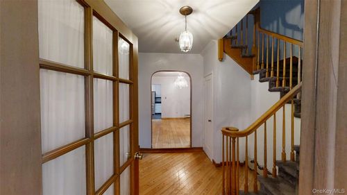 217 Lincoln Ave, Rockville Centre, NY, 11570-6031 | Card Image