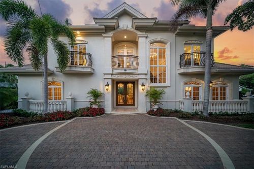 33 3rd St S, NAPLES, FL, 34102-5914 | Card Image