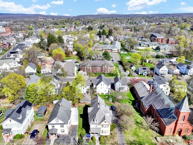 68 High St, Home with 9 bedrooms, 4 bathrooms and null parking in Middletown CT | Image 6