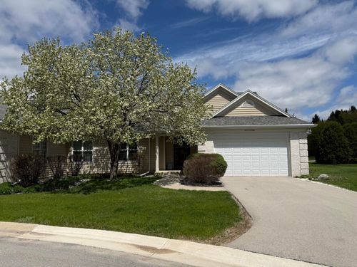 W233N3088 Oakmont Ct E, Pewaukee, WI, 53072-4041 | Card Image